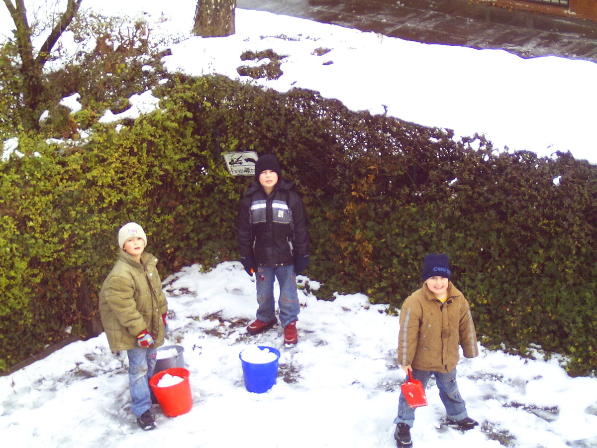 Schneespiele mit Marco, Dario und Ruben