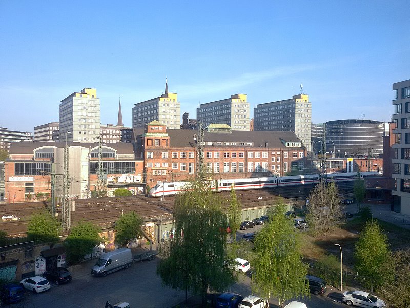 Blick aus unserem Hotelfenster: nicht überragend schön und furchtbar laut, aber wir wollten hier ja nur schlafen.