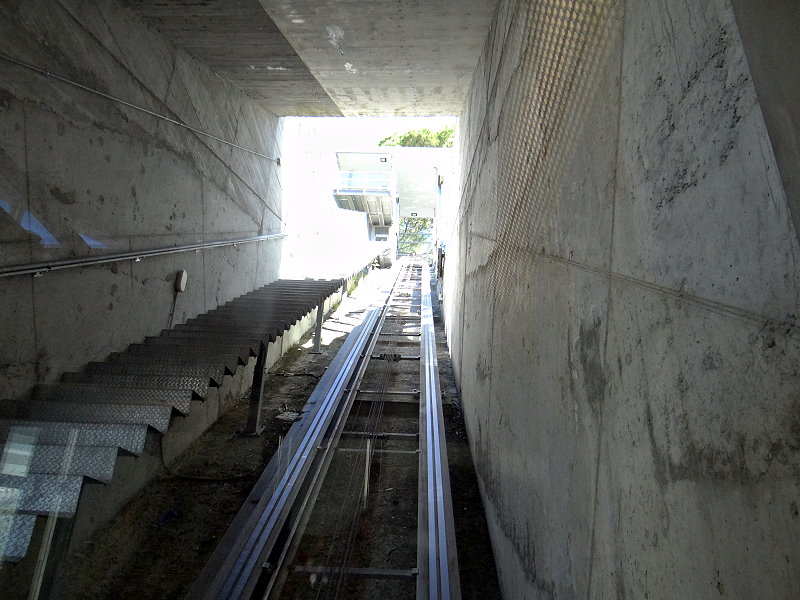 Der Aufzug auf die Ebene zum Castello, eher eine Seilbahn