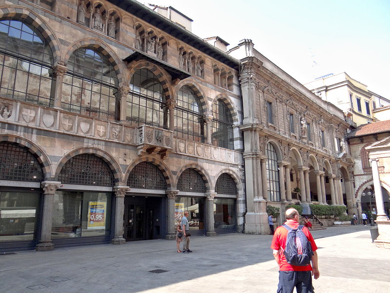  Loggia degli Osii (Sitz der Gerichtsnotare, vorn) und Palast der Schulen des Palatin